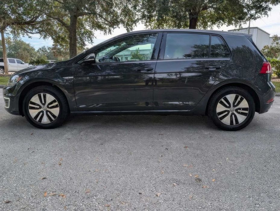Volkswagen e-Golf SE      2019