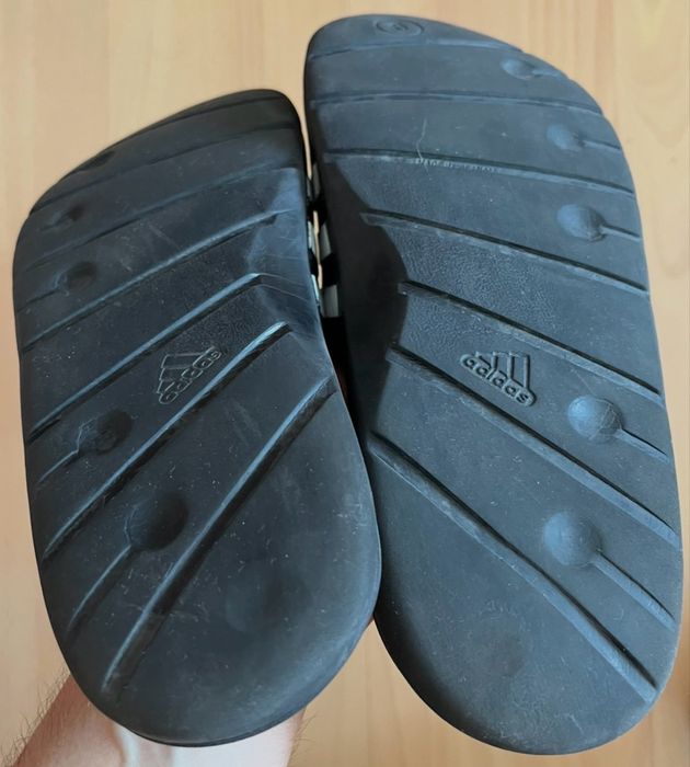 Vendo Chinelos Adidas. ( Não Baixa de Preço ).