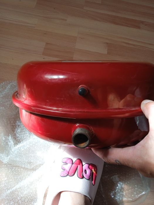 Продам розширюваний бак для закритих систем опалення.
