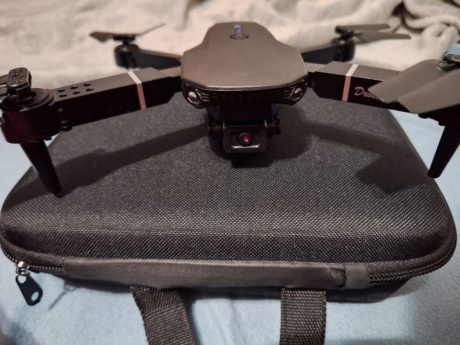 Sprzedam drona e 88