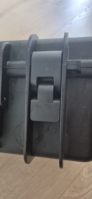 kufer, locker, skrzynka hermetyczna.