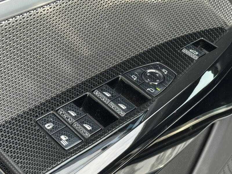 2023 BMW 7 Series 740i