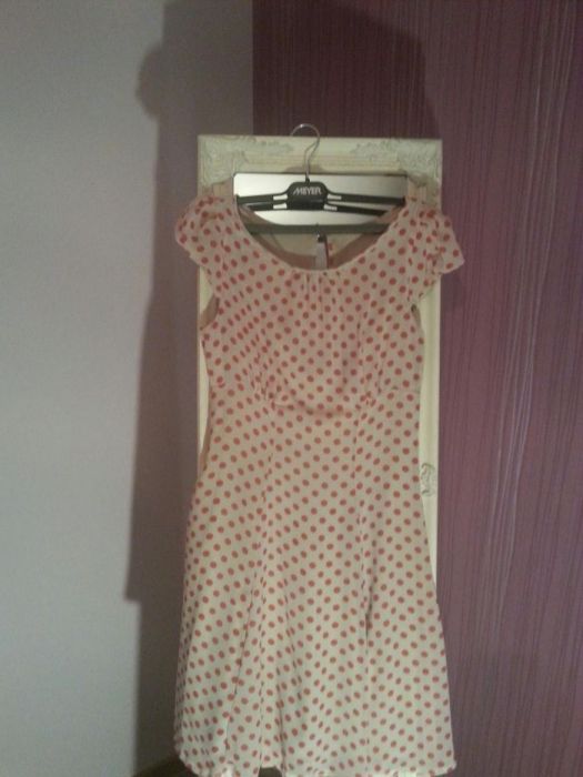 Orsay. Sukienka nude,kremowa w groszki, kropki. Polka dots.