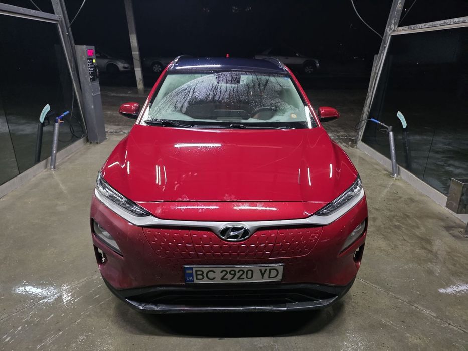 Hyundai kona electric 2019 рік, 64кв, 140000 гарна комплектація