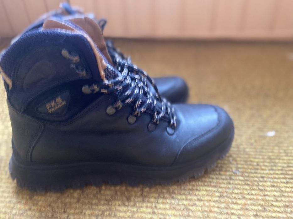 Продам зимові шкіряні черевики