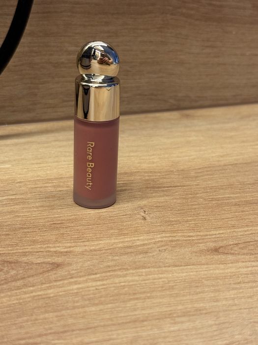 Румяна від Rare Beauty у відтінку Hope
