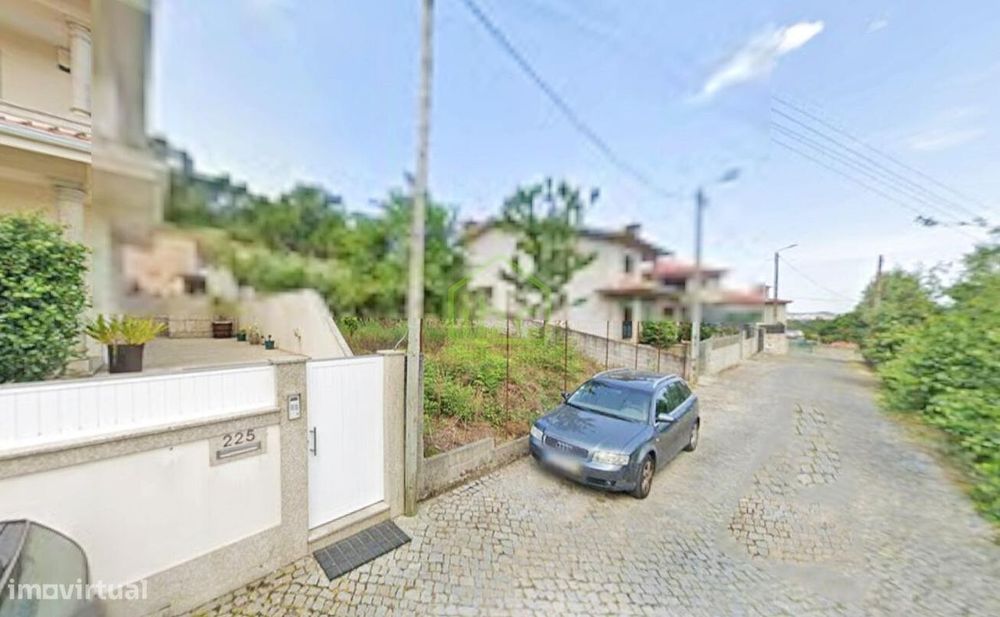 Terreno de 357 m2 p/ Moradia de 4 frentes