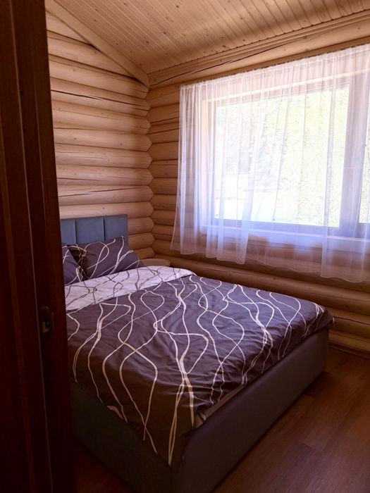 Будиночки котеджі біля Львова. Відпочинок Озеро на джерелі.