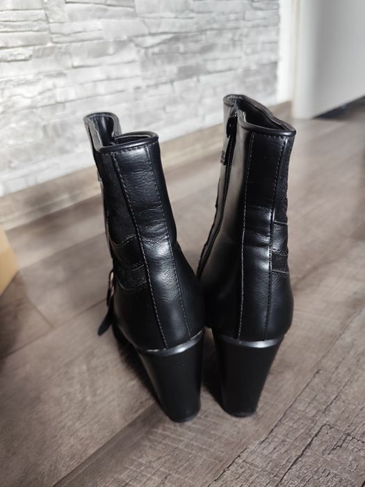 Czarne eleganckie botki r.39