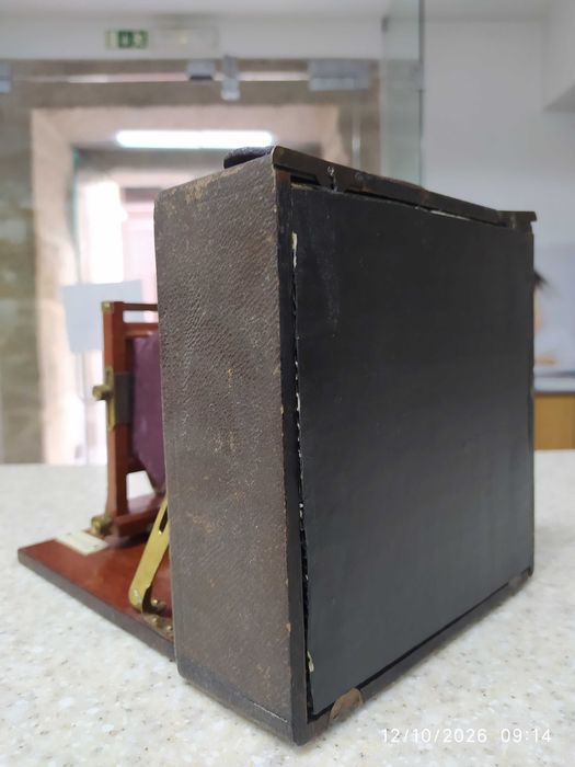 Pony Premo nº 5 é uma clássica câmara de fole / folding camera fabricada pela Rochester Optical Company entre 1898 e 1903