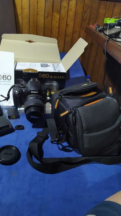 Vendo ou troco máquina fotográfica "NIKON" D60
