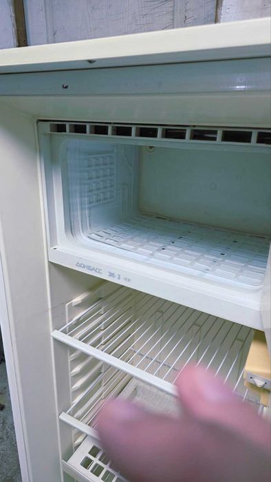 Рабочий надёжный холодильник, 1- камерный. для дачи.