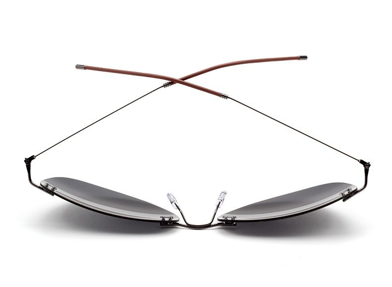 Очки в титановой оправе