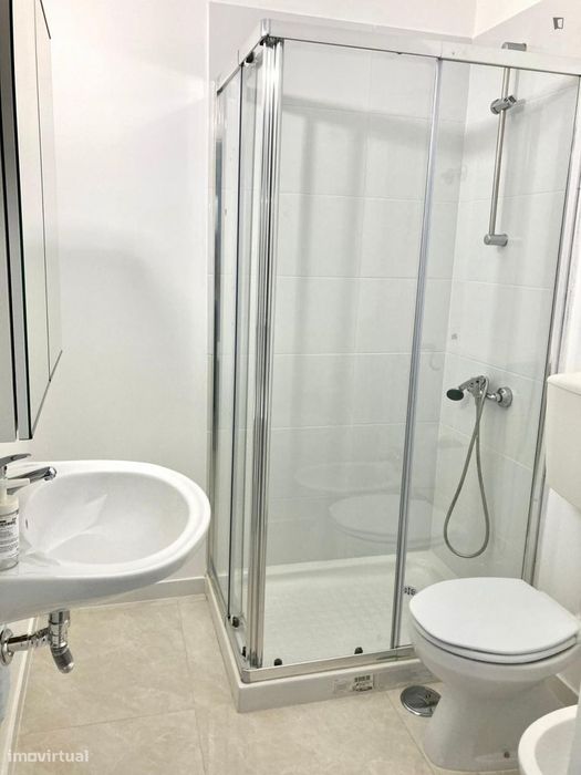 Quarto - localizado em Carcavelos Lisbon