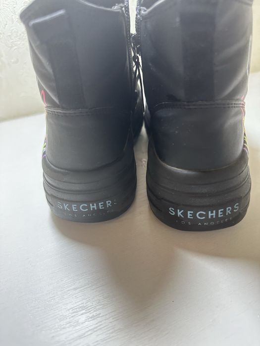 Дитячі черевики кросівки SKECHERS високі ботинки для дівчинки весна весняні