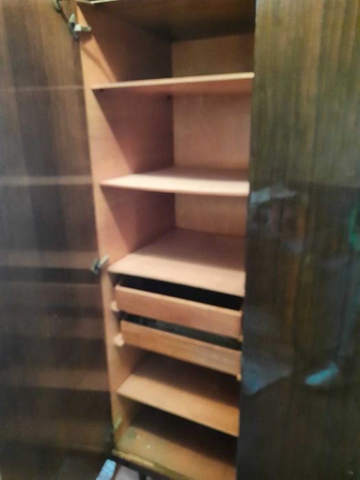 Продам дві шафи.