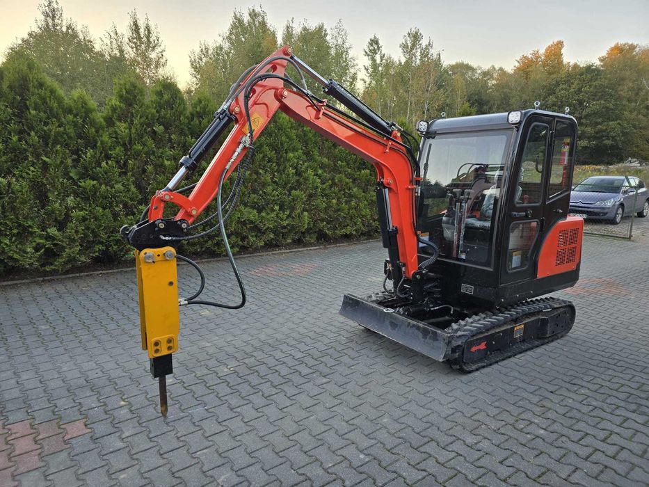 Wynajem minikoparki 3t z młotem wyburzeniowym