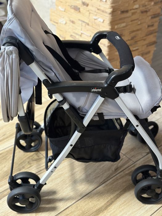 Прогулянкова коляска Chicco