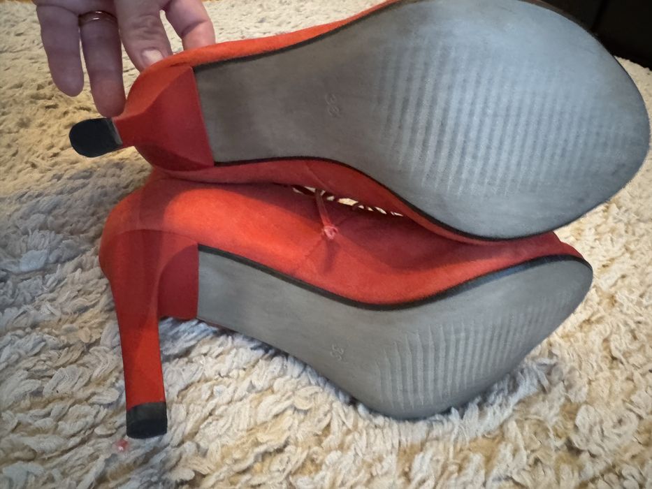 Szpilki czerwone Carinii skórzane damskie buty roz.36