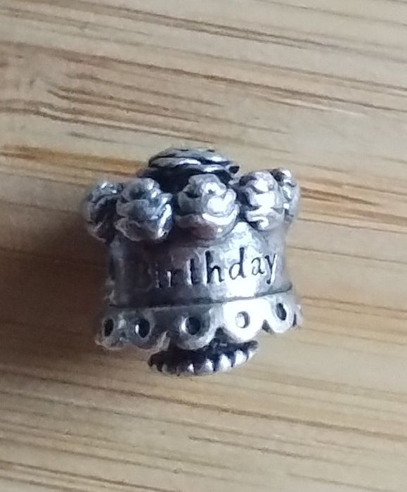 Pandora charms tort Happy birthday