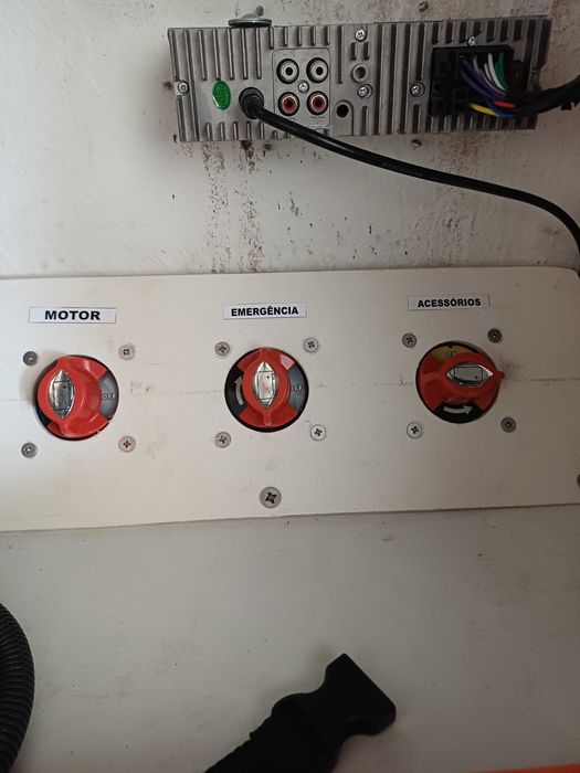 Barco semi-rigido