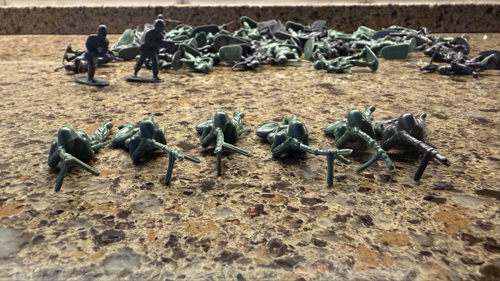 Набор пластиковых фигурок солдатиков