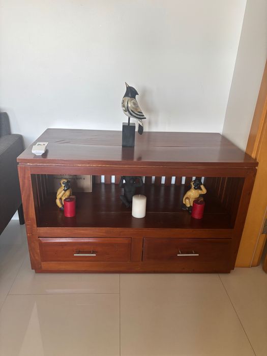 Mesa de jantar, mesa de centro, mesa de apoio e espelho