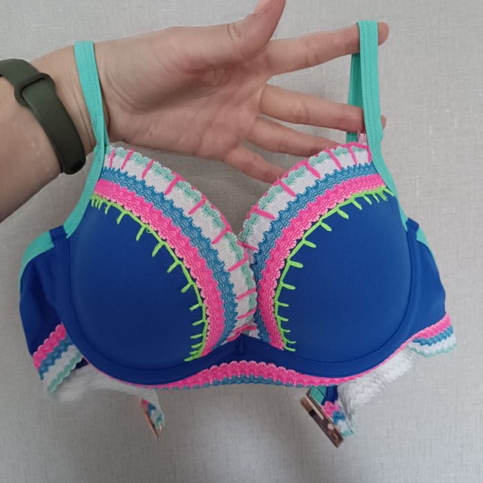 Яскравий ліф від купальника 38 розм.