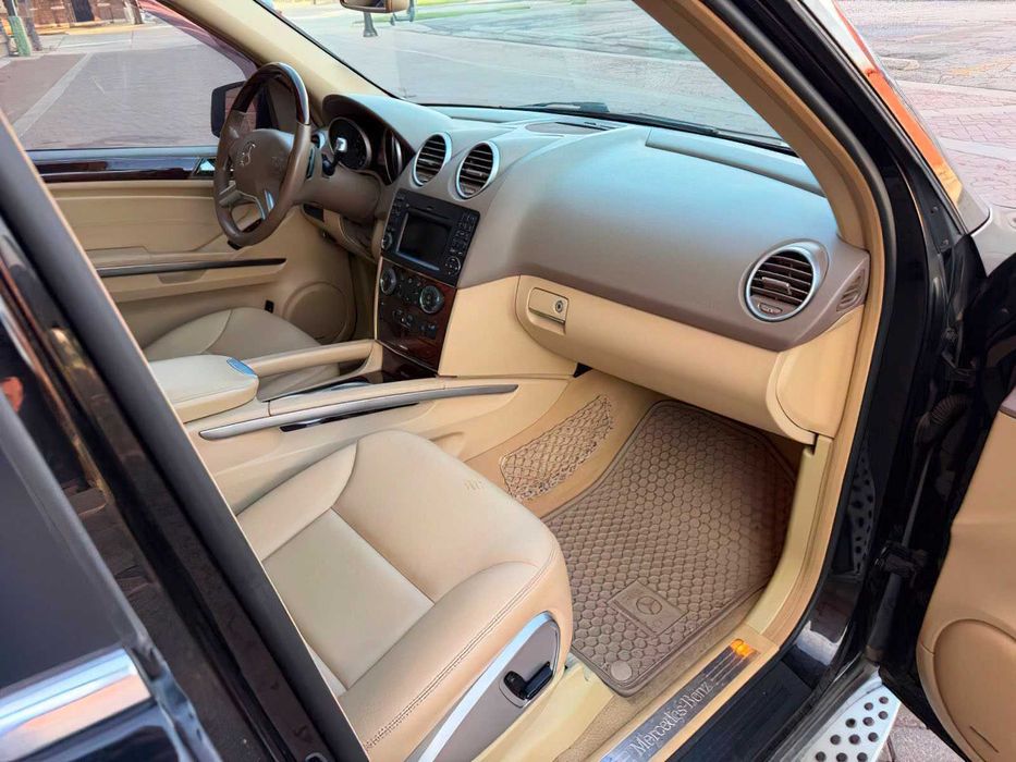 Mercedes-Benz M-Class ML 550      2011