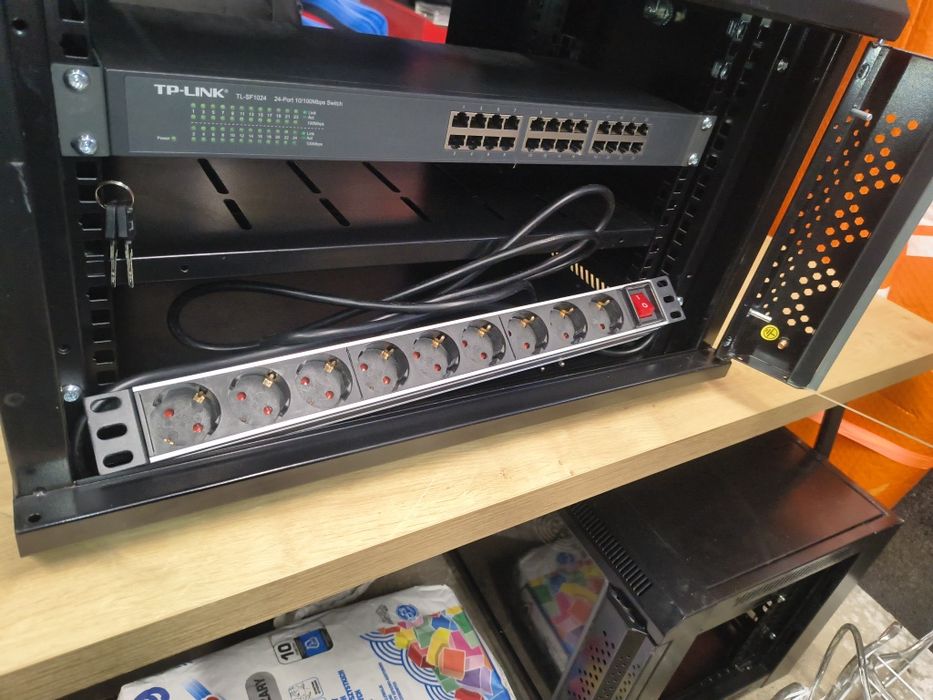 Sprzedam szafę RACK