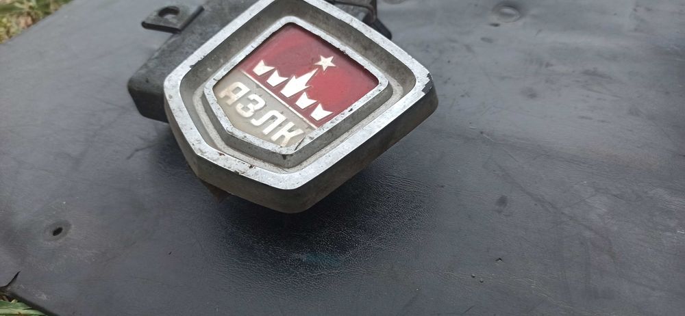 Реле и кнопка аварийной сигнализации и значек АЗЛК