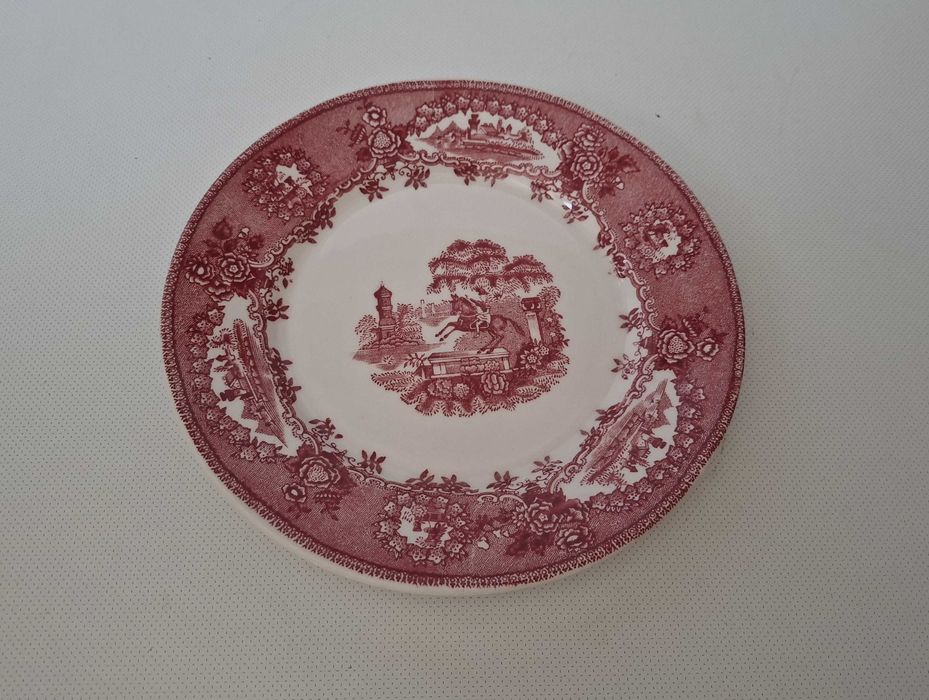 Prato raso Cavalinho vermelho - Loiças de Sacavém, Gilman, Estátua