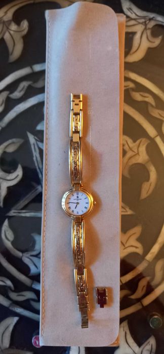 Relógio SAINT HONORE feminino, dourado - Super elegante