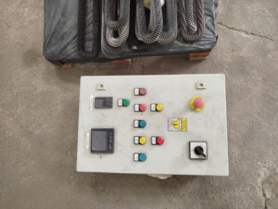 Kompletny zestaw elektryczny do pieca proszkowego.