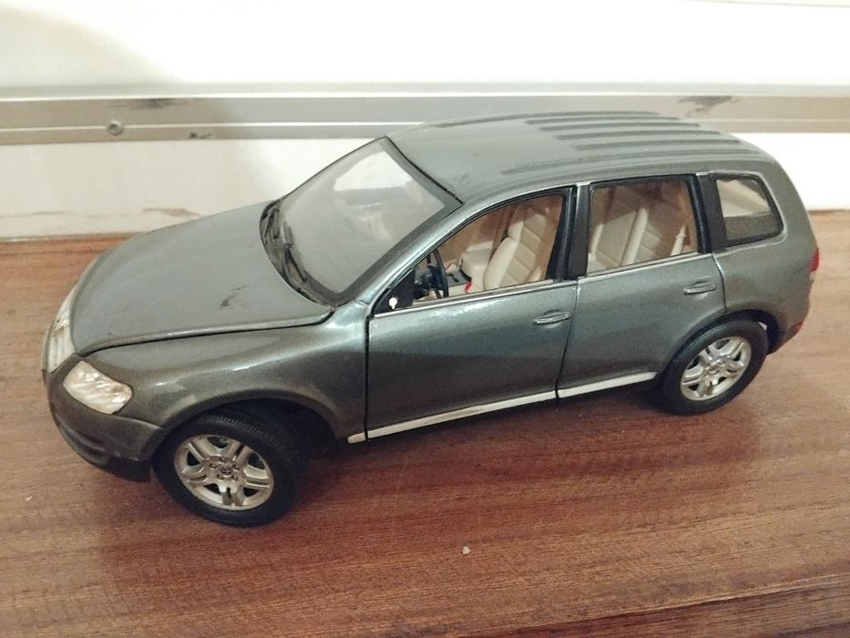 VW Tuareg 1:18 model
