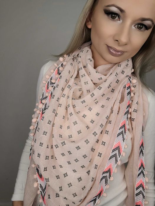 NOWY Szal chusta szalik damski wiosenny BOHO z frędzlami TU MIĘTA