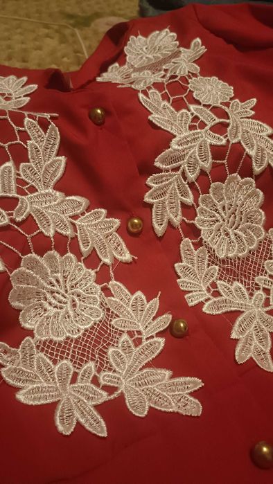 vestido de verão com bordado aplicado