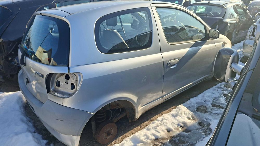 Części Toyota Yaris I Srebrna Silnik Skrzynia Klapa Drzwi Lampa
