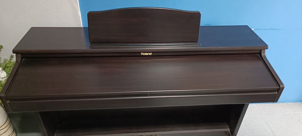 Roland Digital Piano HP 237 e (Ver descrição)