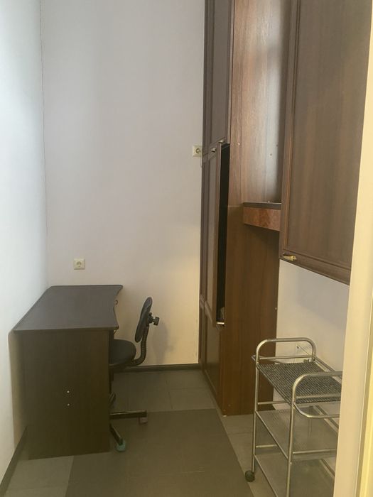 Здається в оренду кабінет з окремим входом