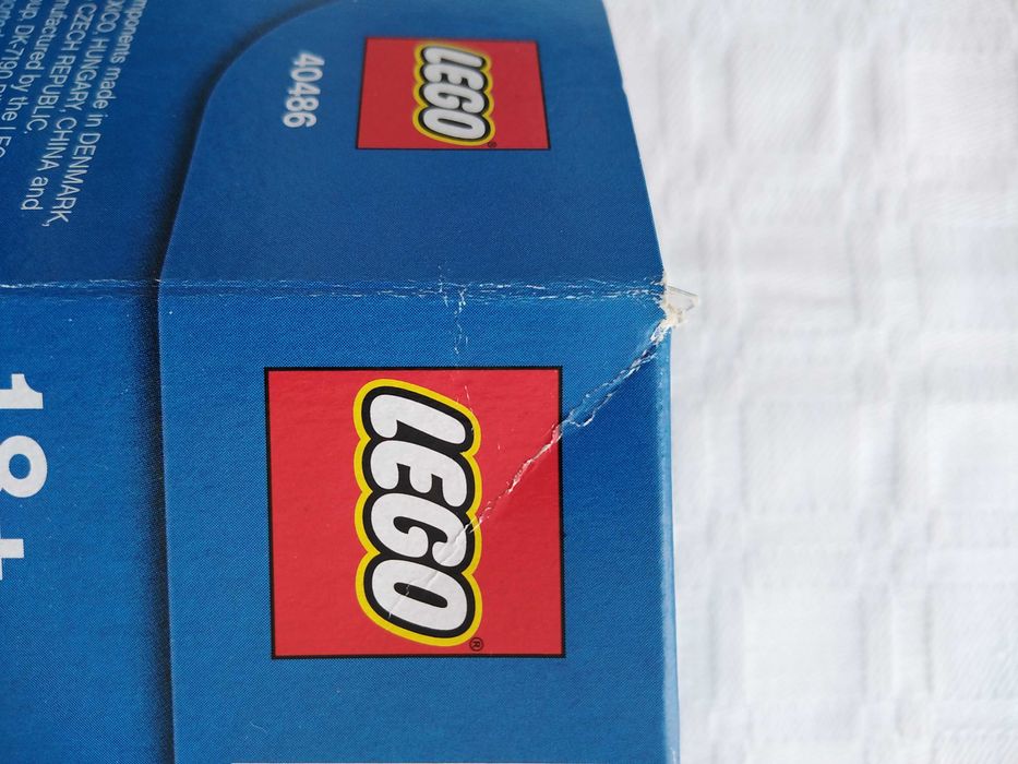 APENAS a Caixa Vazia Lego Set 40486 Adidas
