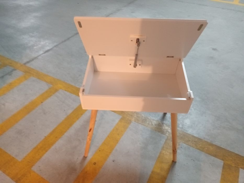 Secretária infantil com arrumação