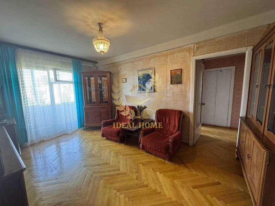 Продається 4-кімнатна квартира у Дніпровському р-ні(метро Лівобережна)