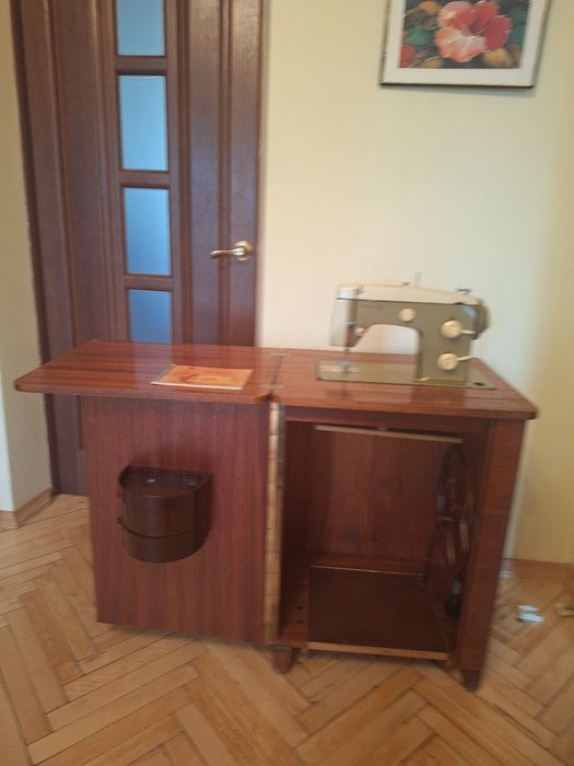 Швейна машинка Верітас