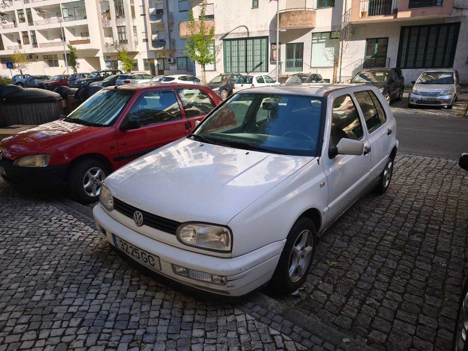 Golf 96 a gasolina econômico e fiável