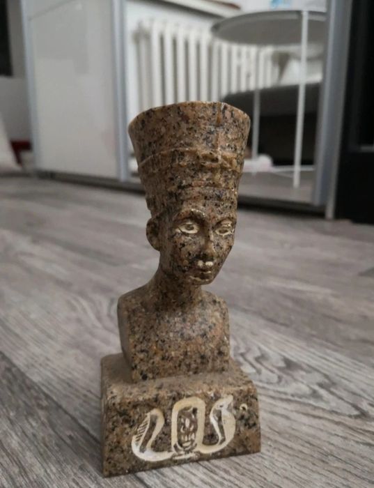 Statua sztuki egipskiej królowej Nefertiti