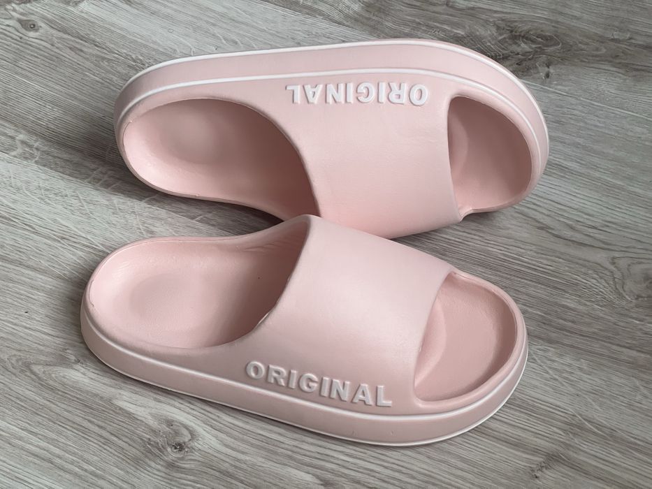 Nowe klapki pisnkowe damskie