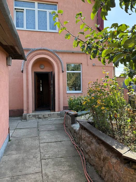 Будинок по вул.Ярославській. Є держ.Акт на земельну ділянку!