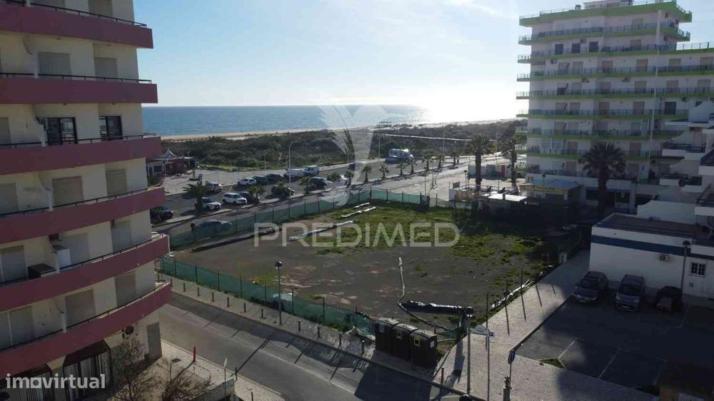 T2 em Monte Gordo, em edifício na 2ª linha com piscina