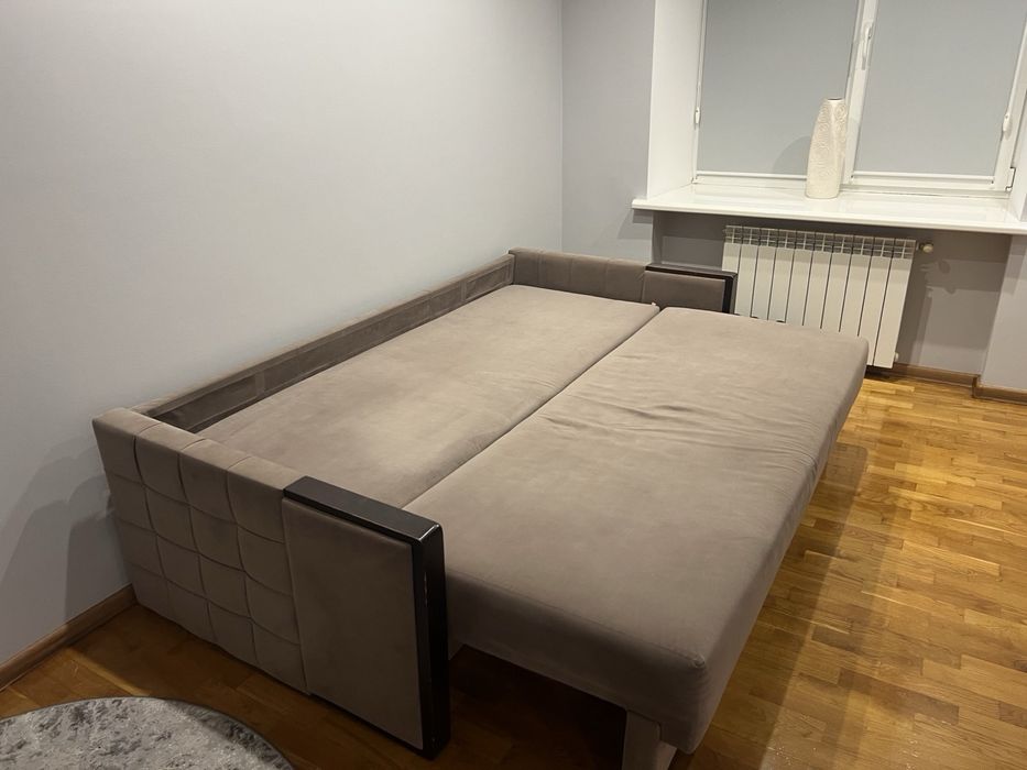 Диван в гарному стані